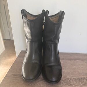 Frye Melissa Button Short
Good condition